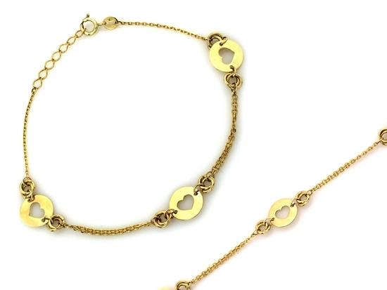 Złota bransoletka z łańcuszków ozdoby z wycinanymi sercami