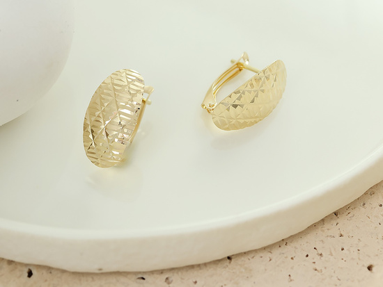 Złote kolczyki owalne zdobione angielskie zapięcie