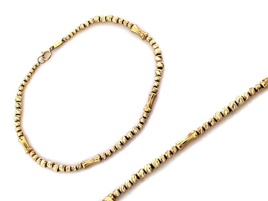 Bransoletka z błyszczących złotych kulek