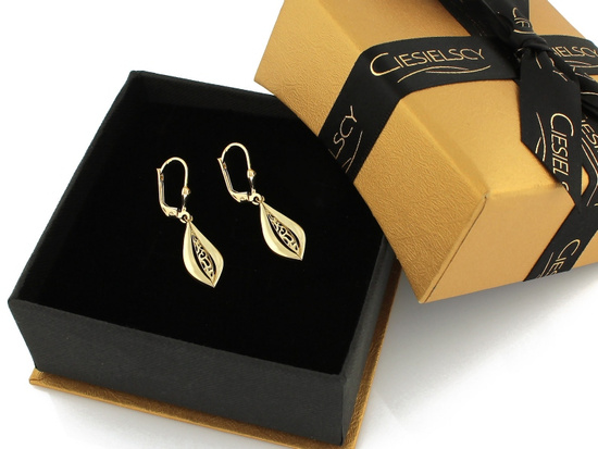 Kolczyki złote wiszące z ażurową wstawką