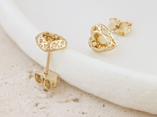Kolczyki złote ażurowe serca przy uchu