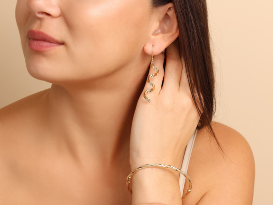 Bransoletka złota sztywna bangle skręcona