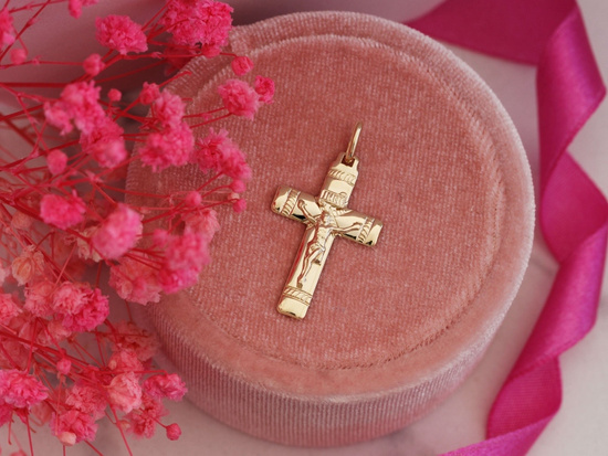 Złoty krzyżyk wisiorek zawieszka z wizerunkiem Jezusa