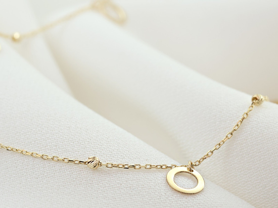 Złota bransoletka łańcuszkowa z kulkami i ringami