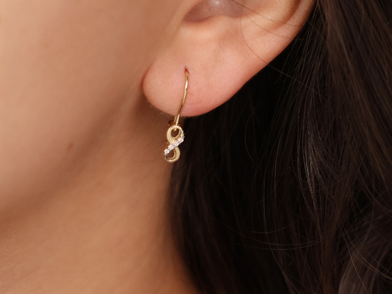 Złote kolczyki na biglu z małą nieskończonością