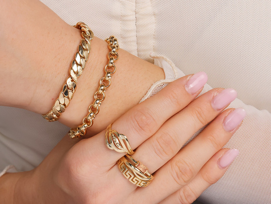 Złota bransoletka przeplatana szeroka zdobione elementy