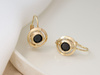 Złote kolczyki angielskie z onyksem