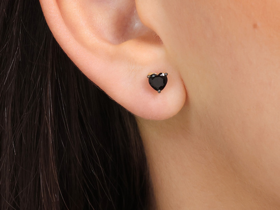 Kolczyki złote serce z onyksem na sztyfcie
