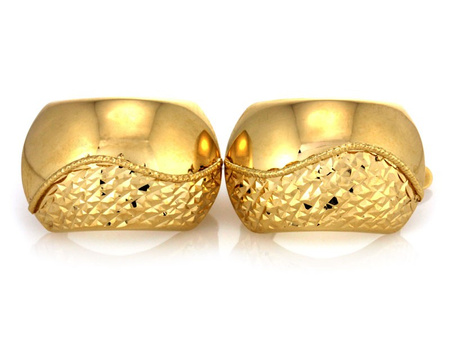 Złote kolczyki z efektownymi błyszczącymi nacięciami