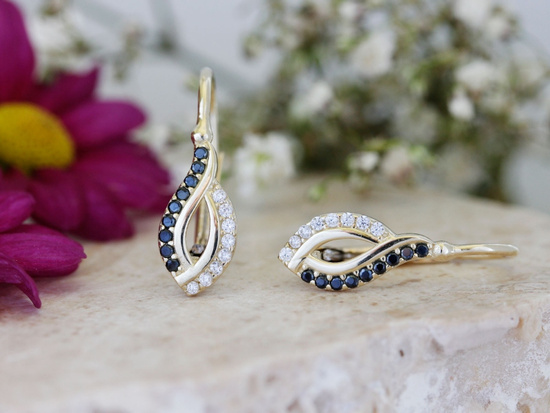 Kolczyki złote angielskie zapięcie z czarnymi i białymi cyrkoniami