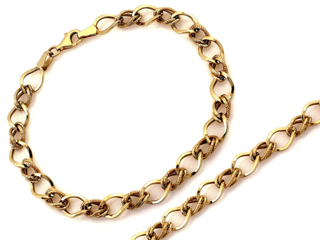 Złota bransoletka z dużych ogniw modna na czasie