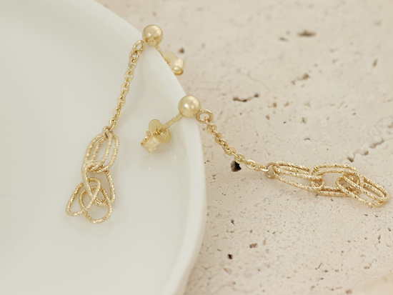 Kolczyki złote długie wiszące błyszczące na sztyfcie