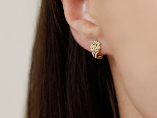 Angielskie złote kolczyki delikatne z cyrkoniami