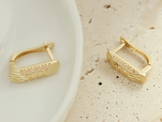 Złote kolczyki angielskie błyszczące z ażurem