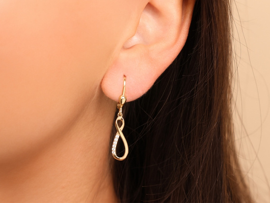 Wiszące kolczyki złote nieskończoność z cyrkoniami