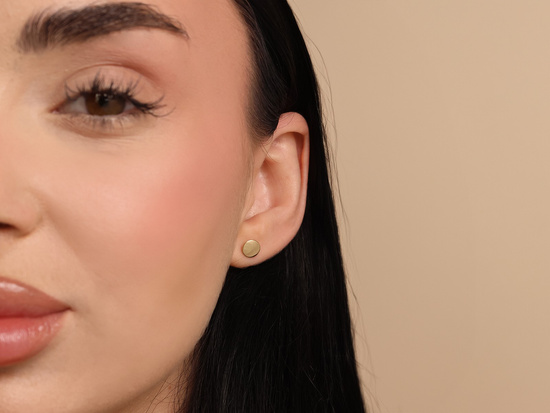 Kolczyki z żółtego złota okrągłe błyszczące na sztyfcie