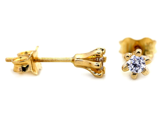 Kolczyki złote na sztyfcie cyrkonia przy uchu