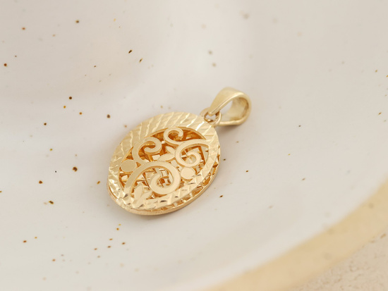 Zawieszka złota owalna zdobiona ażurowym wzorem pod grawer