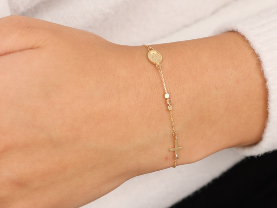 Złota bransoletka łańcuszkowa z krzyżykiem medalikiem