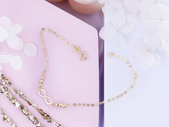 Złota bransoletka z kulkami z nieskończonością