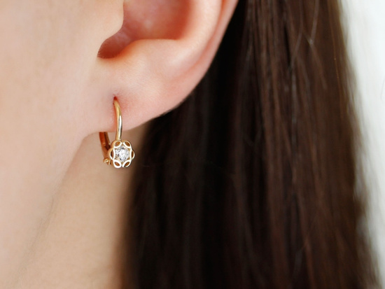 Kolczyki złote delikatne dyskretne z cyrkonią