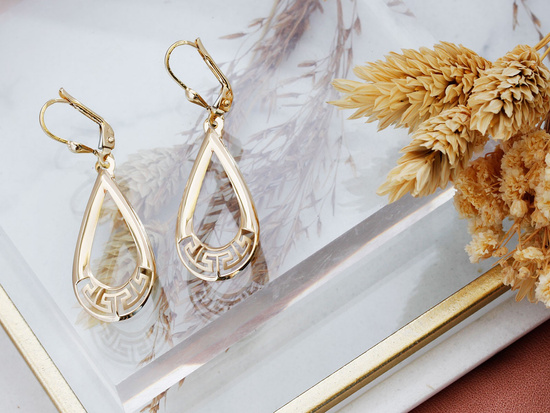 Kolczyki złote długie błyszczące ruchome z wzorem greckim