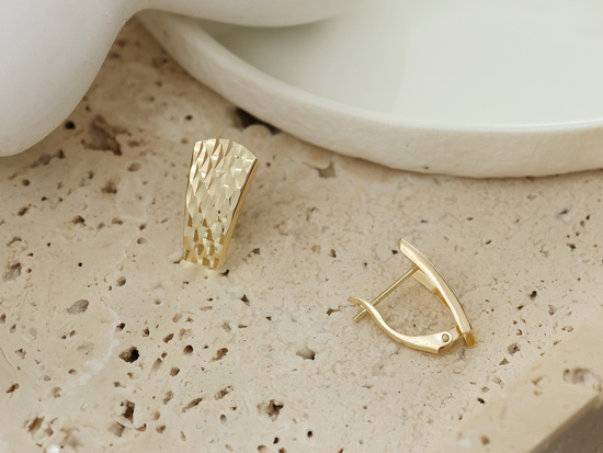 Kolczyki złote frezowane bez kamieni wygodne