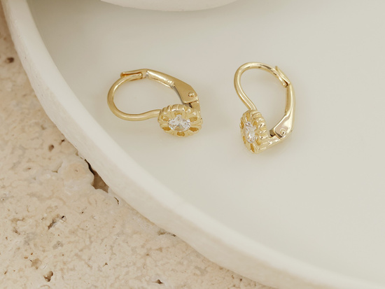 Kolczyki złote angielskie delikatne z kwiatuszkiem