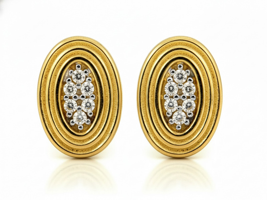 Złote kolczyki owalne na sztyfcie z cyrkoniami