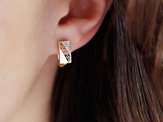 Kolczyki złote angielskie blaszki z cyrkoniami i greckim wzorem