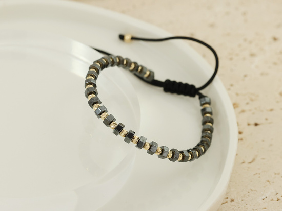 Bransoletka złote kulki i hematyty na czarnym sznurku