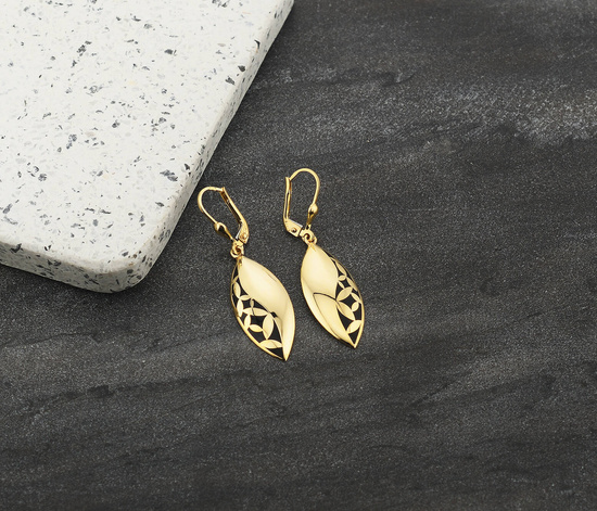 Złote kolczyki 585 - wiszące z kwiatowym wzorem