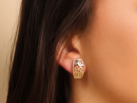 Kolczyki złote blaszki w nowoczesnej formie ażurowe