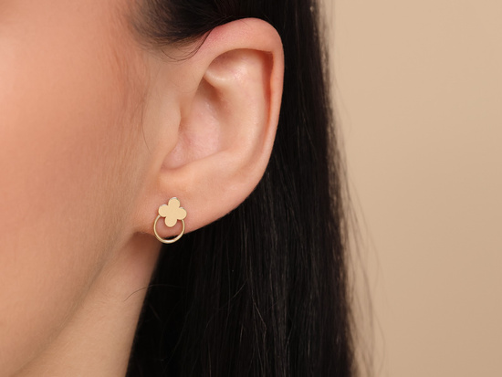 Kolczyki złote na sztyfcie z kółeczkiem i kwiatkiem