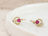 Kolczyki złote angielskie z czerwoną cyrkonią