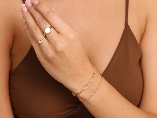 Złota bransoletka z dużych ogniw modna na czasie