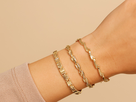 Bransoletka złota z tłoczonych elementów