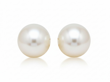 Złote kolczyki z perłą na sztyfcie