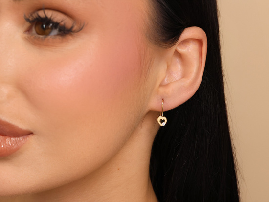 Kolczyki złote na biglu z sercem z cyrkonią