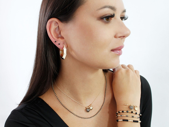 Bransoletka złote kulki i czarne onyksy na czarnym sznurku