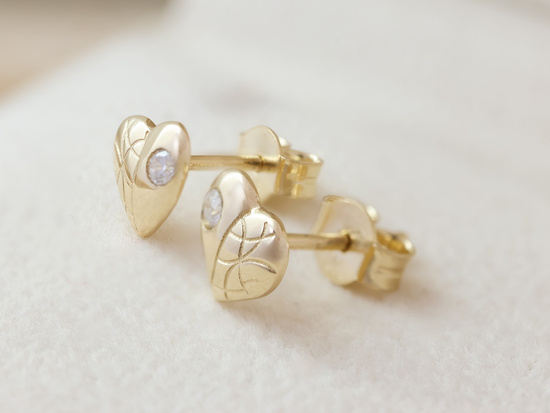 Kolczyki złote małe serce na sztyfcie