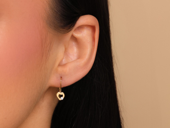 Kolczyki złote na biglu z sercem z cyrkonią