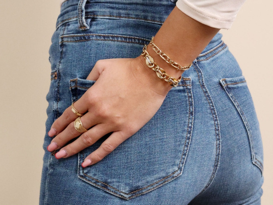 Bransoletka złota zawsze na czasie modna z dużych ogniw