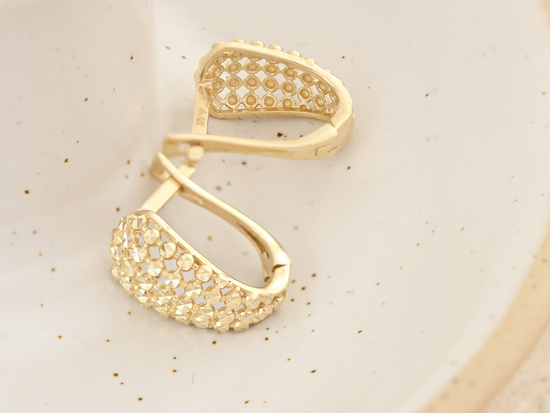 Pierścionek złoty ażurowe blaszki angielskie