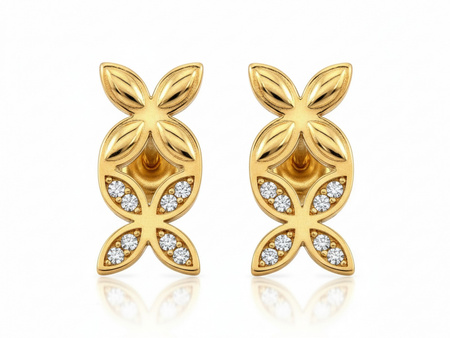 Złote kolczyki dwa kwiatki na sztyfcie przy uchu