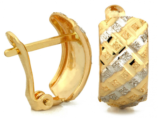 Złote kolczyki na angielskim zapięciu idealne na każda okazję