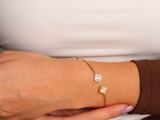 Bransoletka złota sztywna bangle z modnymi kwiatkami