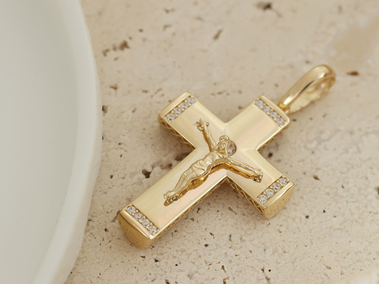 Zawieszka złoty krzyżyk z Jezusem z cyrkoniami