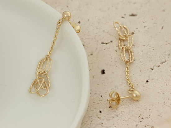 Kolczyki złote długie wiszące błyszczące na sztyfcie