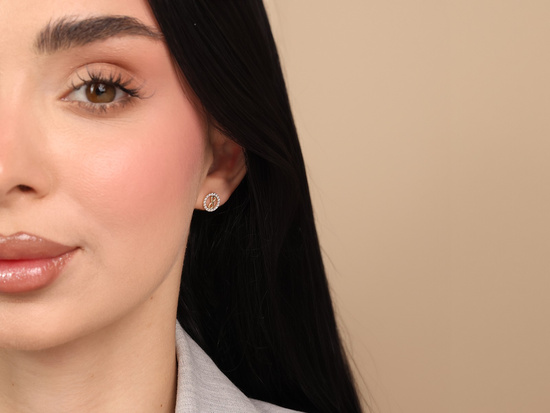 Kolczyki złote na sztyfcie kółko z nieskończonością na sztyfcie